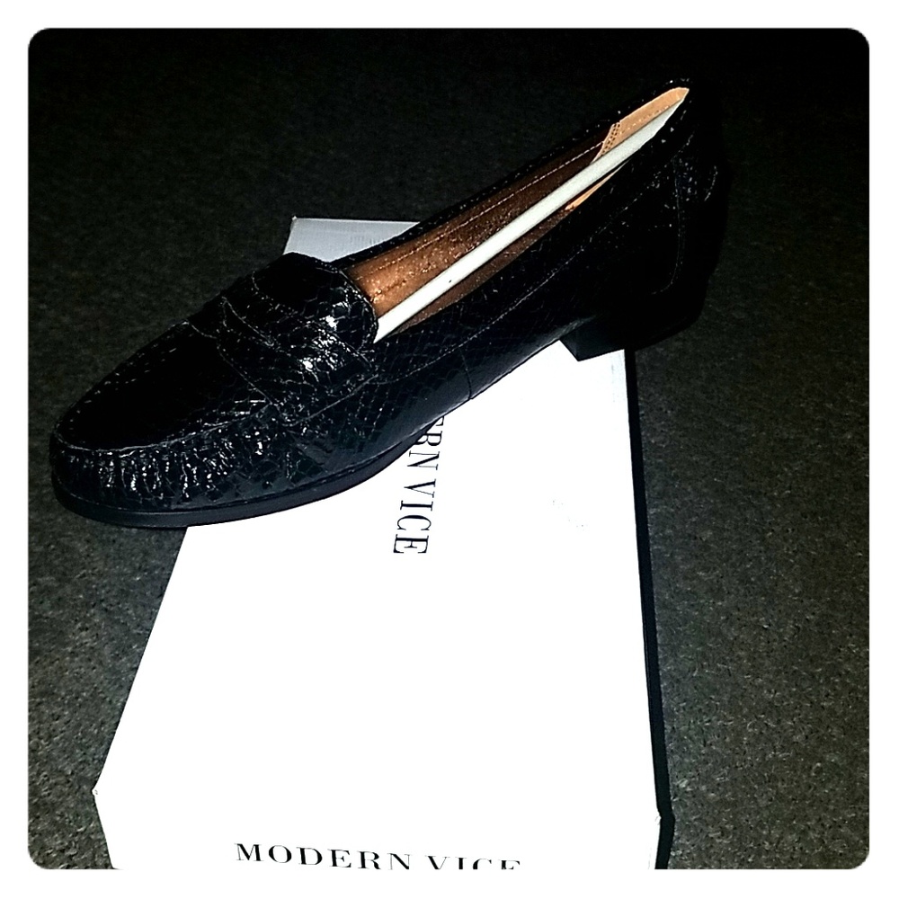 NIB Modern Vice black belly snake loafer
